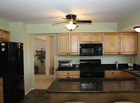 3rd image of 612 Scott Dr