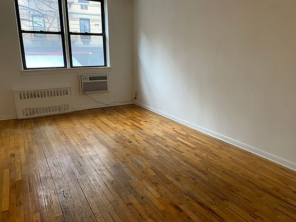 5th image of 100 Sullivan St APT 2J