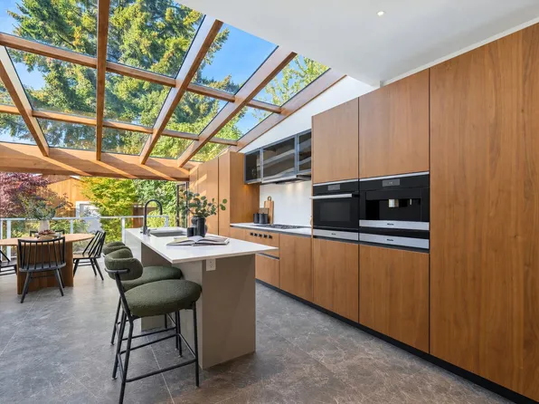 647 Prior St, Vancouver, BC V6A 2G7