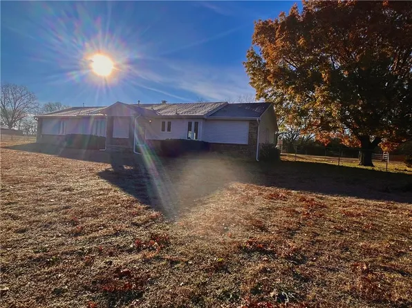 2484 Limestone Rd, Fort Scott, KS 66701