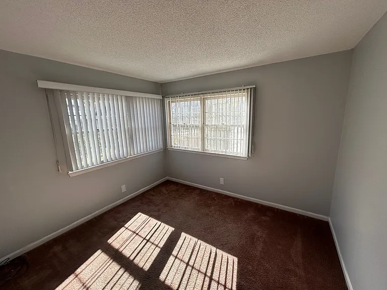 1205 Tiffany Ln #G — Photo 27
