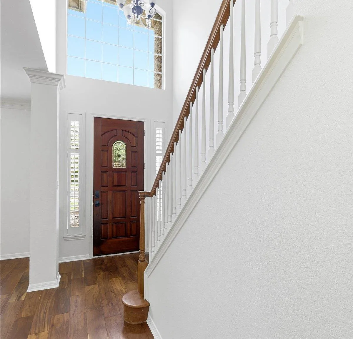 5 bed, 2.5 bath, 2455 sqft, $3,200 — Photo 2
