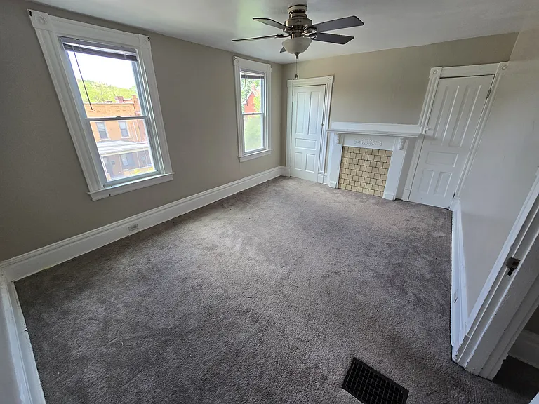 825 Southern Ave — Photo 16