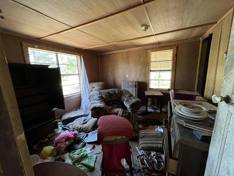 2nd image of 115 S Kelly Ave