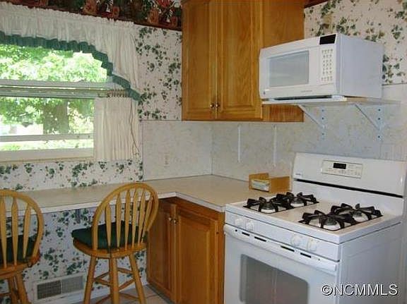 5th image of 1913 Arlington Pl