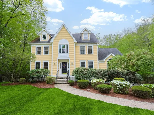 19 Mill Pond Cir, Milford, MA 01757