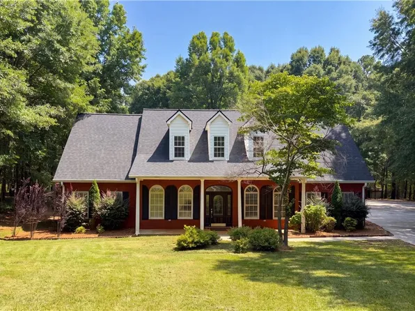 346 Carnation Dr, Social Circle, GA 30025