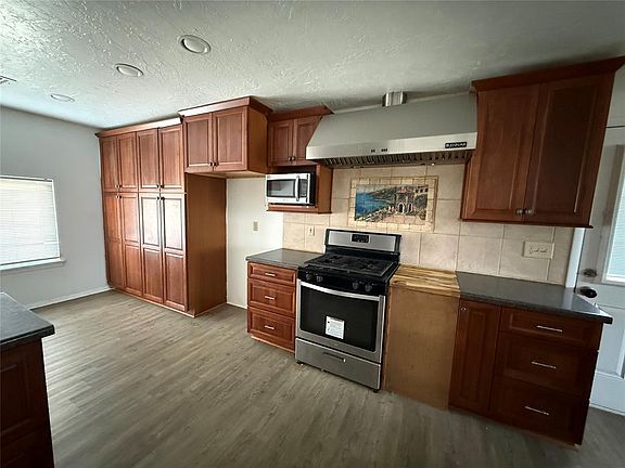 4th image of 3008 N Vermont Ave