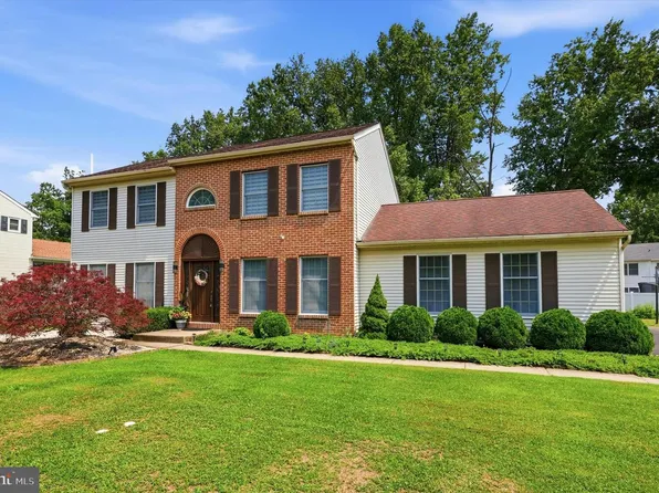 2460 Bannerstone Dr, Quakertown, PA 18951