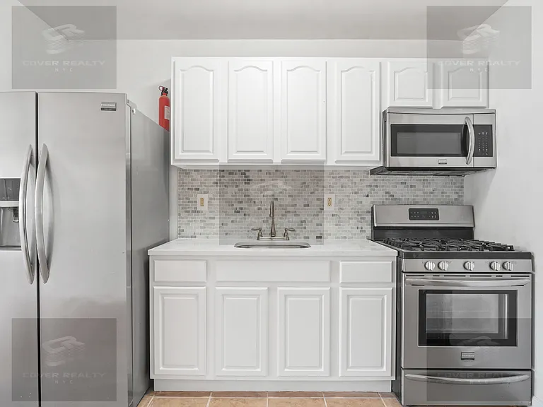 1069 Jefferson Ave #3 — Photo 3