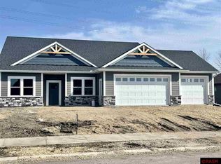 39 Prairie Ct, North Mankato, MN 56003