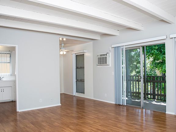 5th image of 3131 Montrose Ave APT 8