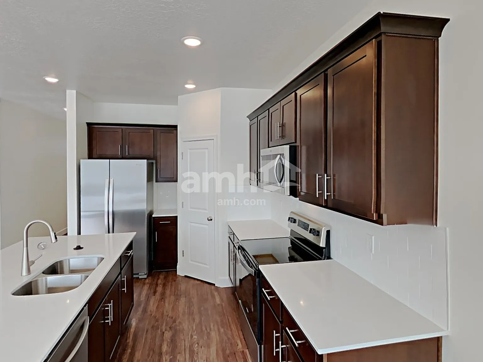 4 bed, 2.5 bath, 2256 sqft, $2,770 — Photo 3