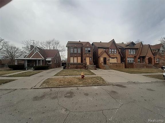 4th image of 14889 Sussex St