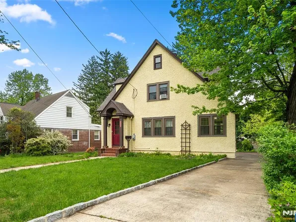 1231 Alicia Ave, Teaneck, NJ 07666