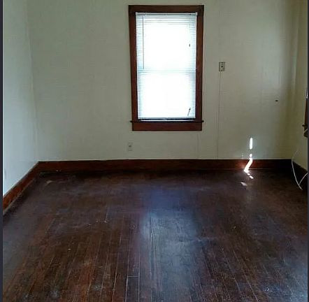 4th image of 307 Tissington St