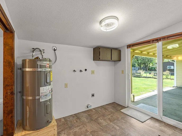 630 Bender Ln — Photo 21
