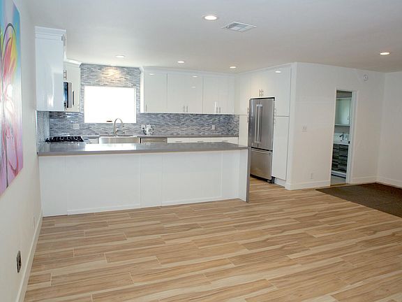 5th image of 5229 Balboa Blvd Unit 14