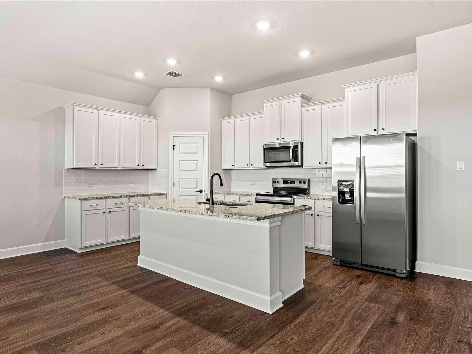 4 bed, 3.0 bath, 2627 sqft, $3,910 — Photo 2