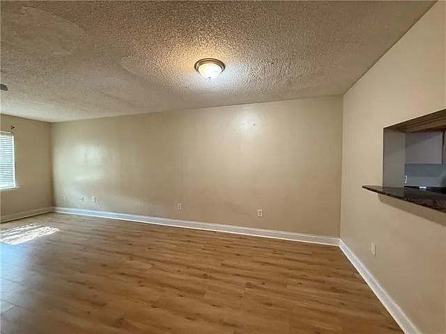 131 Kingspoint Blvd — Photo 6
