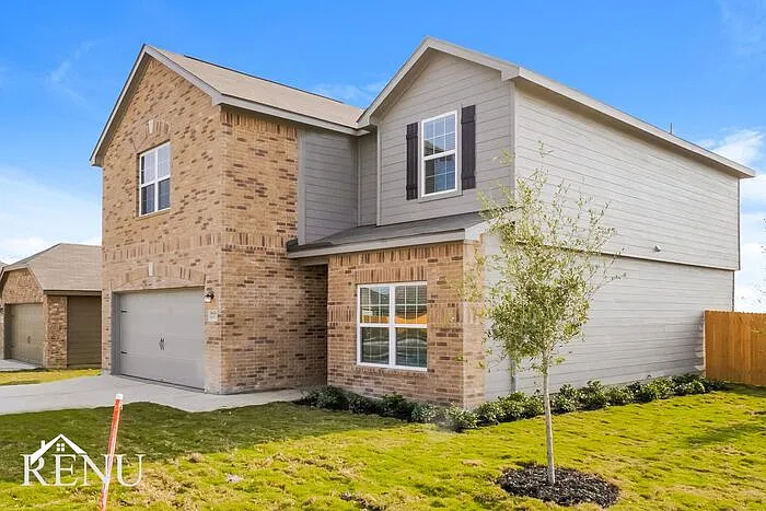 5 bed, 2.5 bath, 2542 sqft, $2,095 — Photo 2