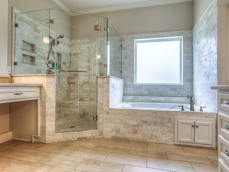 922 Alexander St — Photo 21