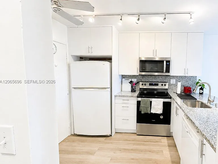 8233 Harding Ave #703 — Photo 2