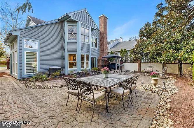 1 Fieldwood Ct — Photo 2