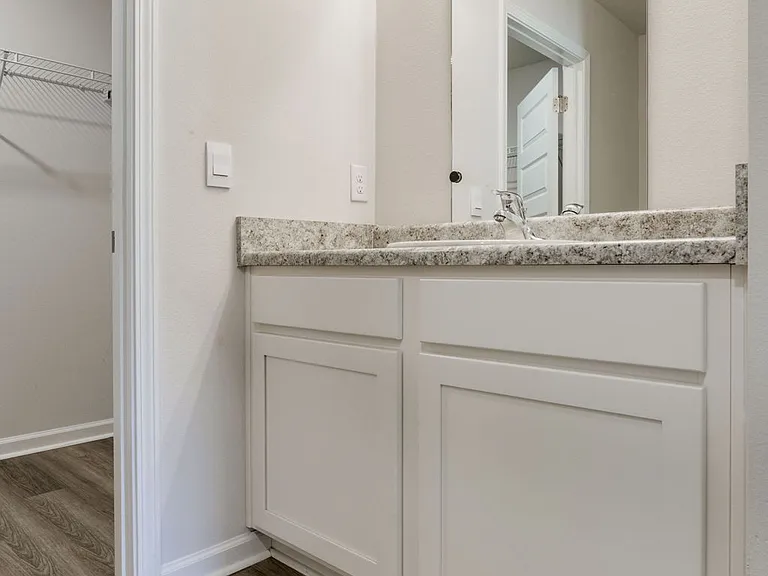 2528 Sutton Place Dr — Photo 5