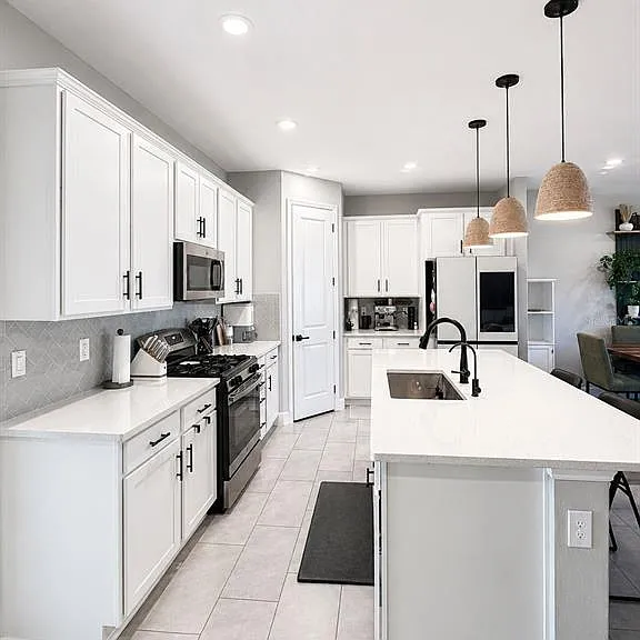 128 Arlington Square Ct — Photo 4