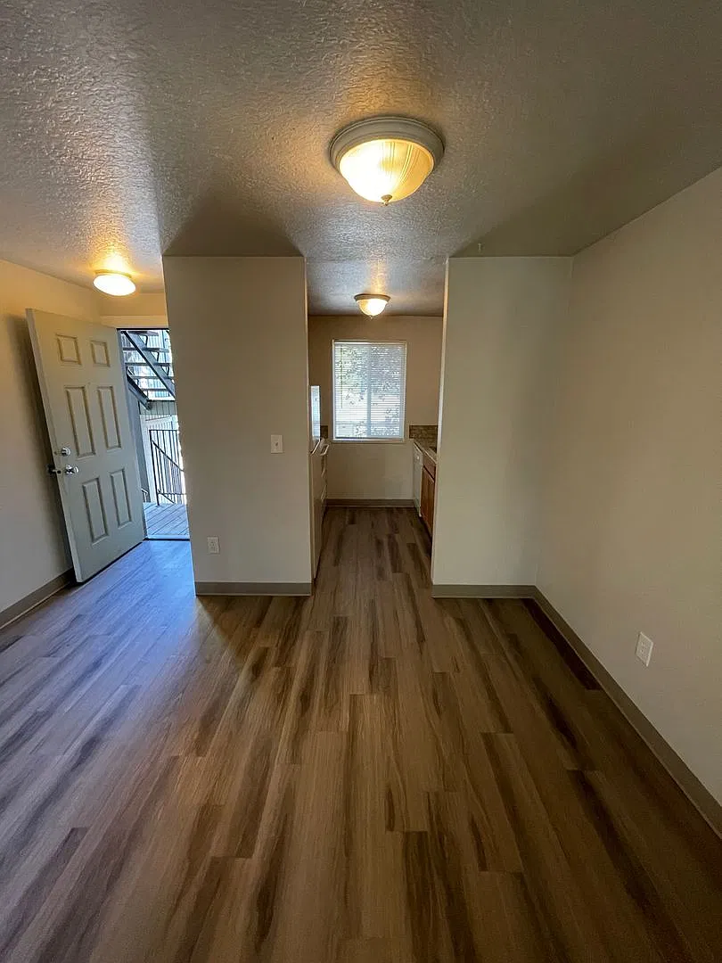 Jasmine Court — Photo 4