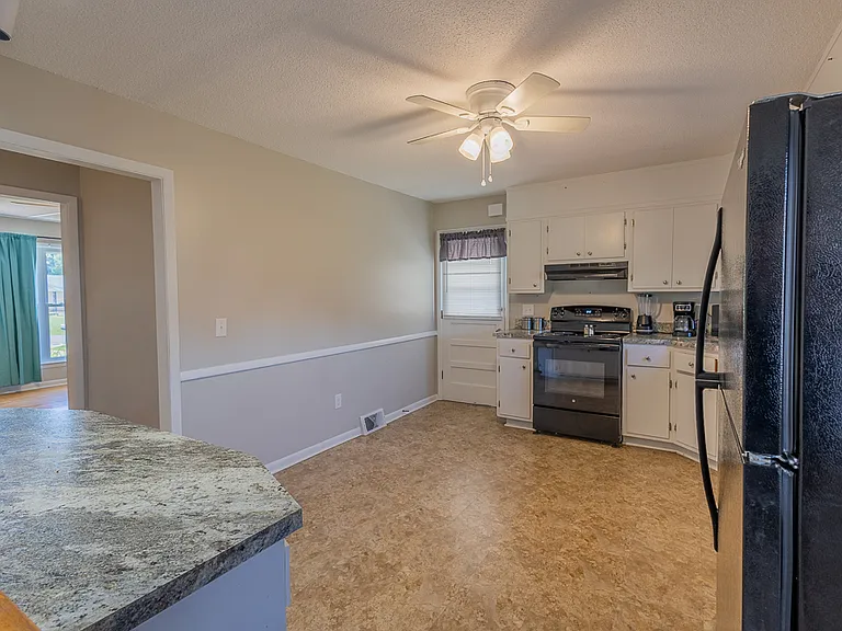 143 Hamilton Acres St — Photo 6