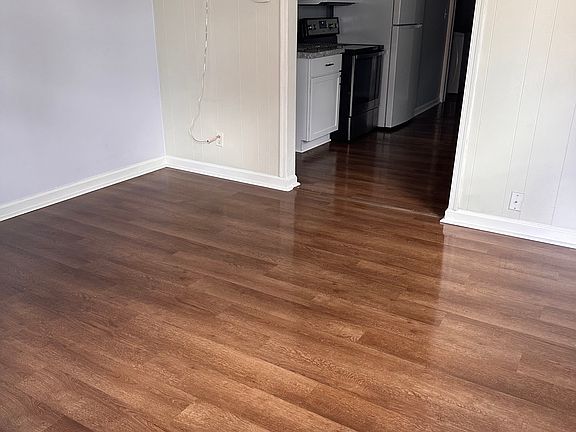 3rd image of 654 Barton Ave
