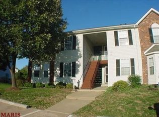 1440 Surrey Ln, Saint Peters, MO