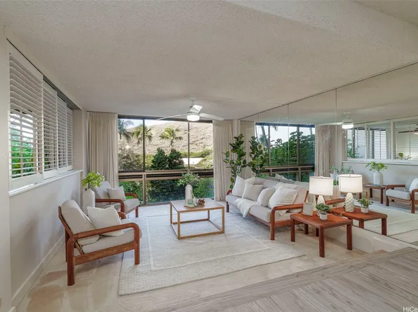 521 Hahaione St #24F, Honolulu, HI 96825