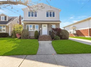 290 Ribbon St, Franklin Square, NY 11010