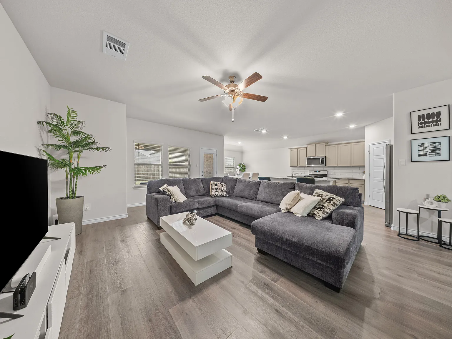 4 bed, 1855 sqft, $2,250 — Photo 4