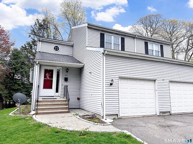 203 Capewell Ave — Photo 1