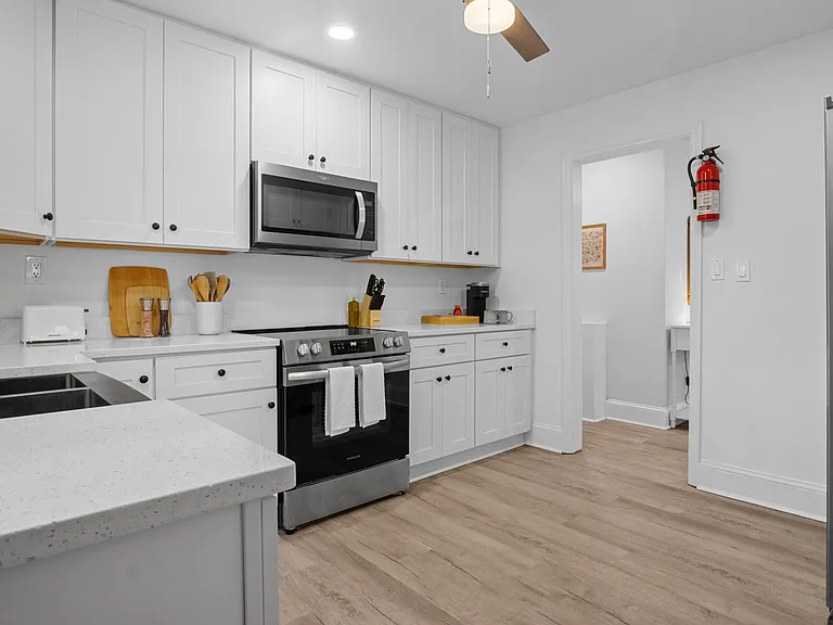 2020 Eastway Dr — Photo 10