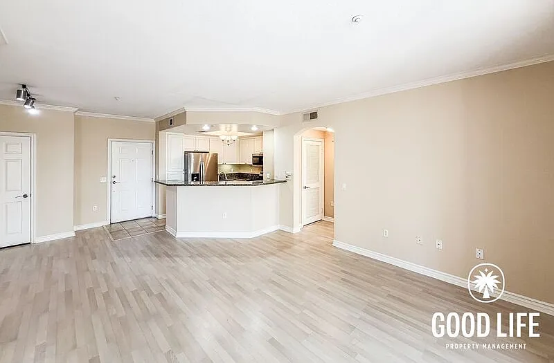 2 bed, 2.0 bath, 1102 sqft, $3,600 — Photo 2