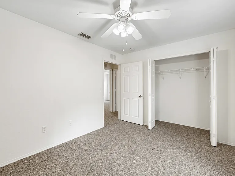 Cambridge Cove and Kathleen Pointe Apartment Homes — Photo 27