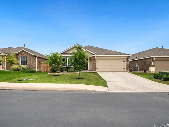 3rd image of 15031 Gelding Heights