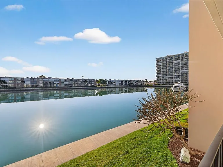 7625 Sun Island Dr S #207 — Photo 27