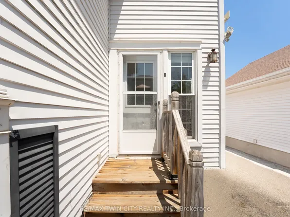 15 Milfoil Cres #B, Kitchener, ON N2E 3L2
