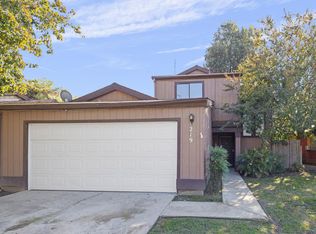 219 E Elowin Court, Visalia, CA 93291