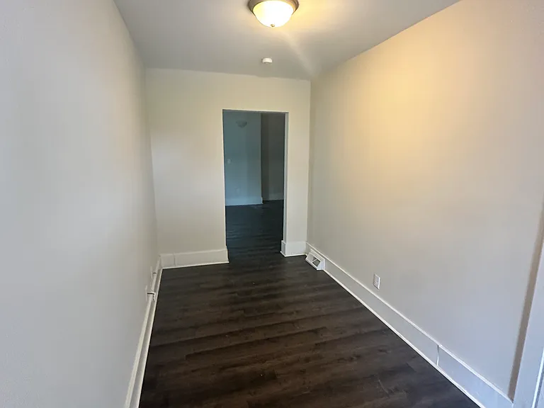 450 Williams Ave — Photo 5