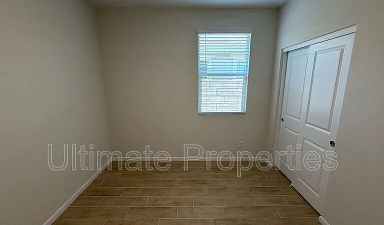 18148 W Daley Ln — Photo 4