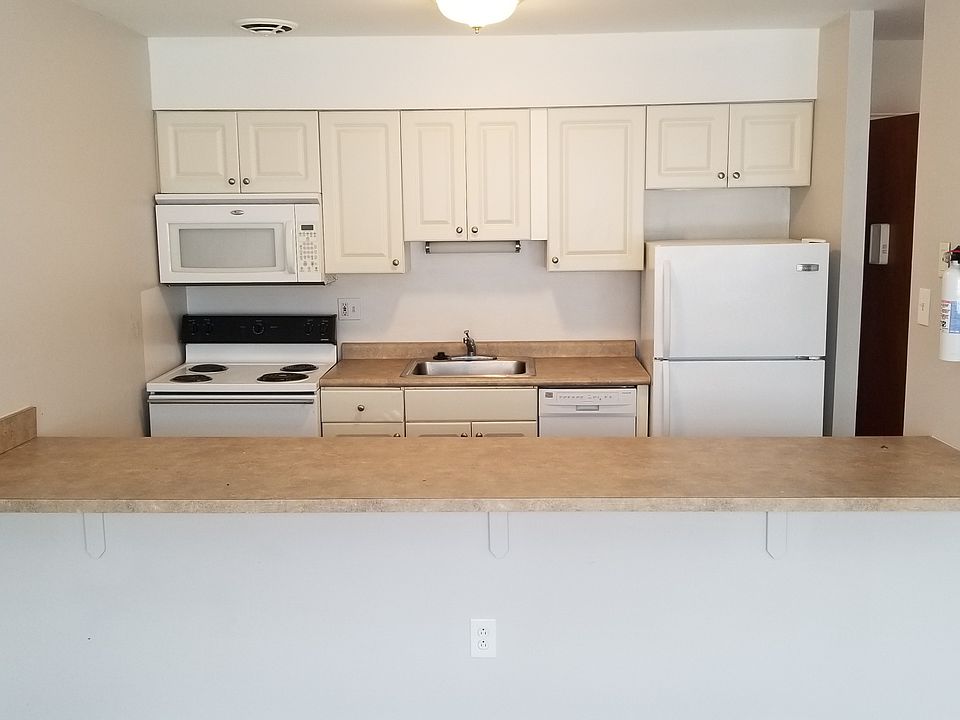 Kitchen - Appliance package includes Refrigerator, Stove, Microwave & Dishwasher.