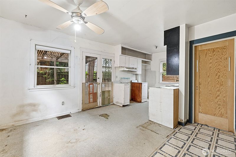 4th image of 3831 Bagley Avenue N