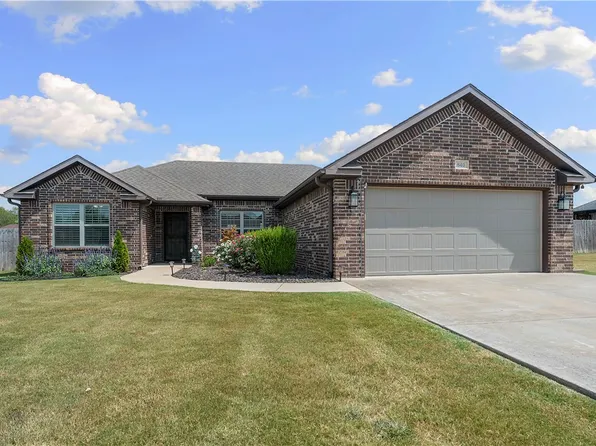 840 Washburn Dr, Pea Ridge, AR 72751